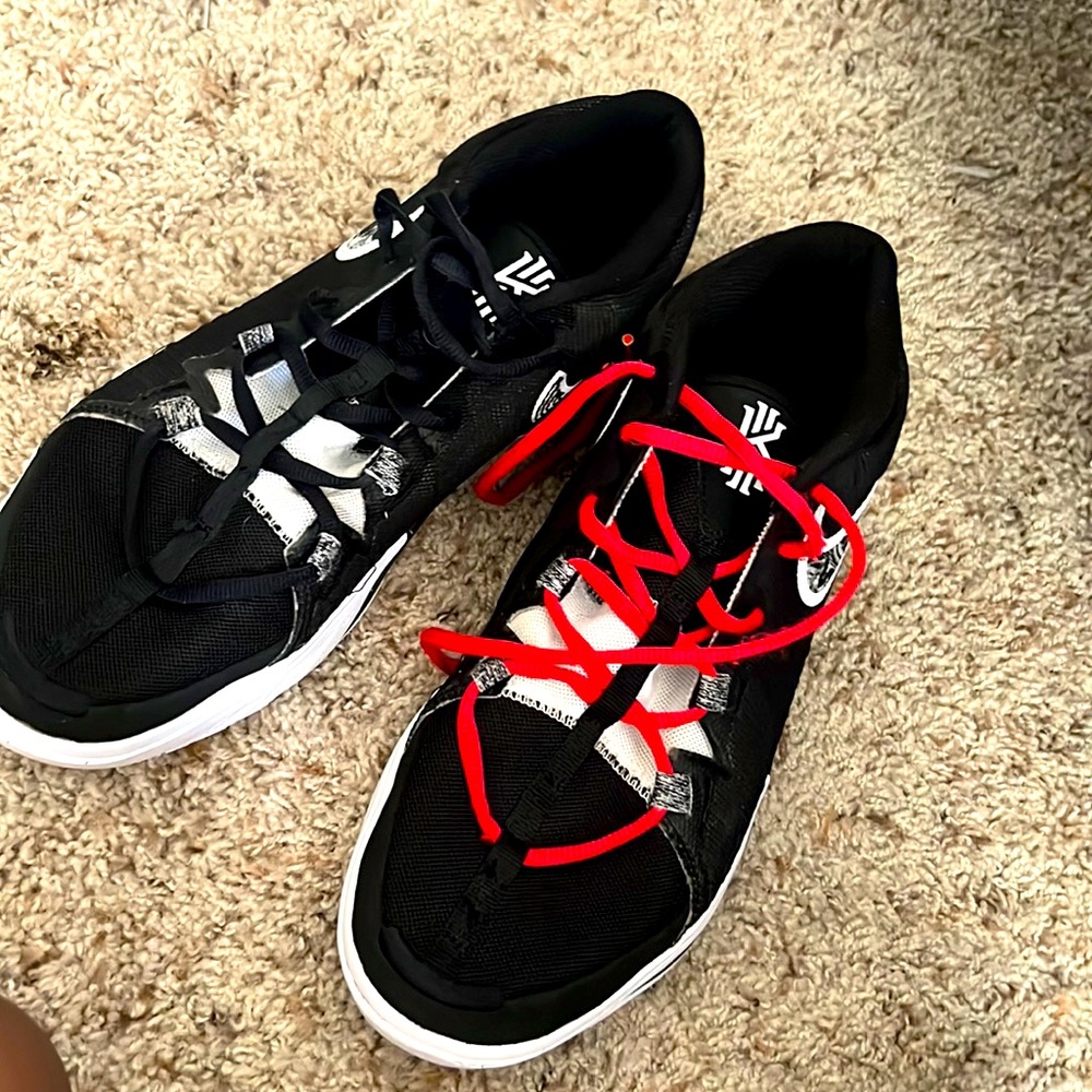 Kyries size 10